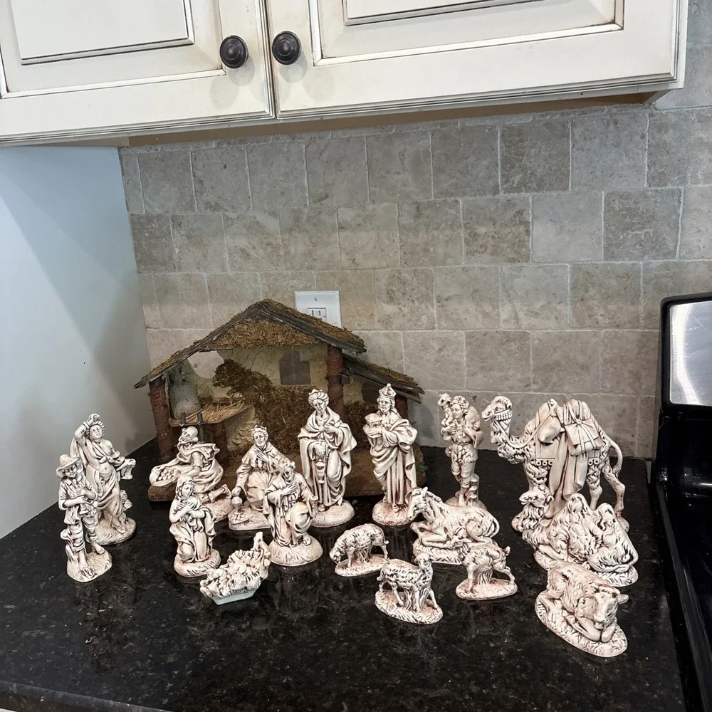 Vintage Atlantic Mold Nativity Set 17 Piece Ceramic Figures w/ Stable Christmas